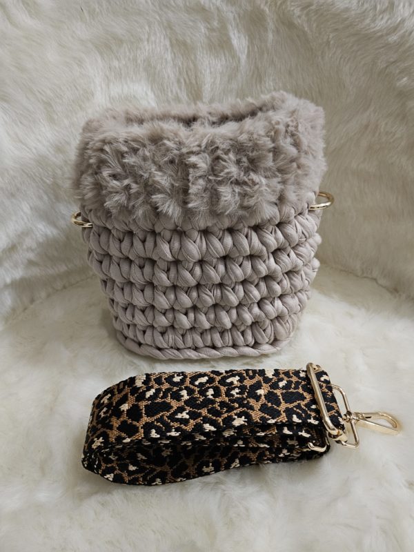 Pochette "Léo"